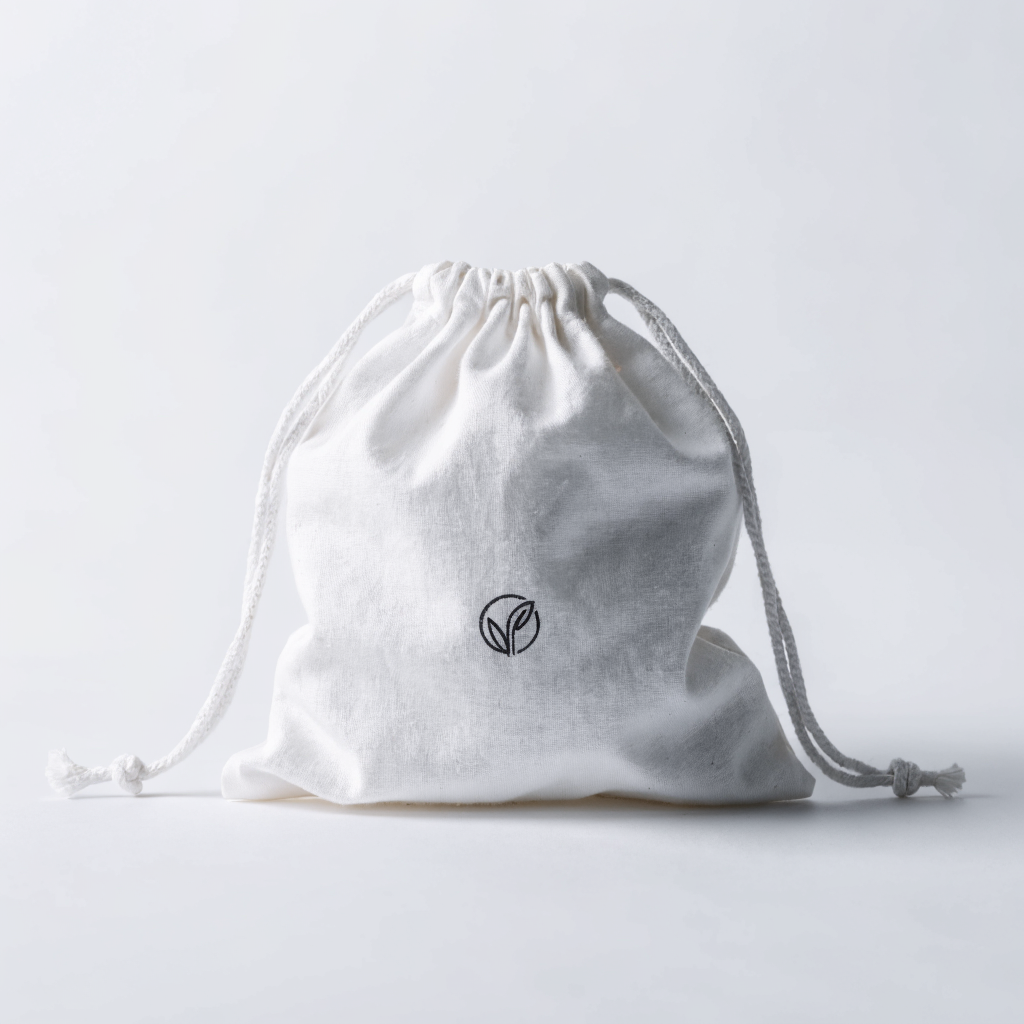 Variante pochette de peignoir en coton blanc personnalisée, avec cordon de serrage