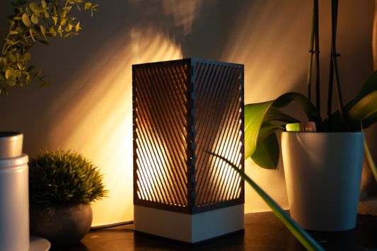 Lampe design artisanale en chêne massif vintage découpé au laser – Série limitée 25 exemplaires