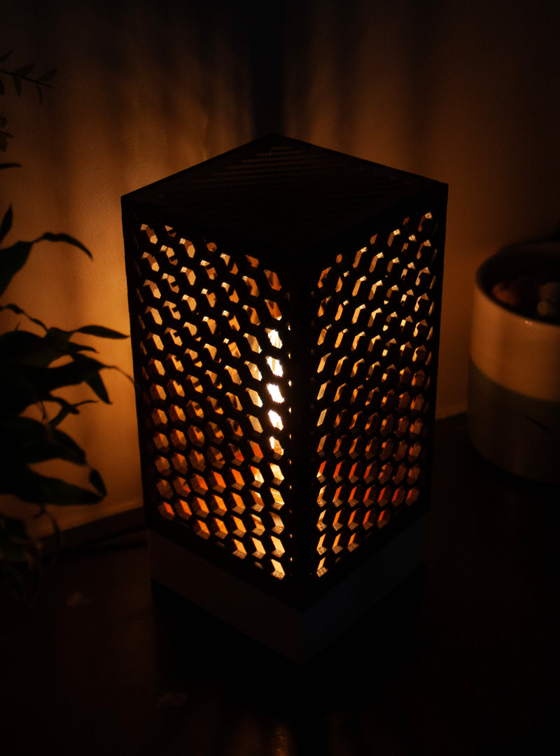 Lampe chêne massif nid d’abeilles – Série limitée 25 exemplaires