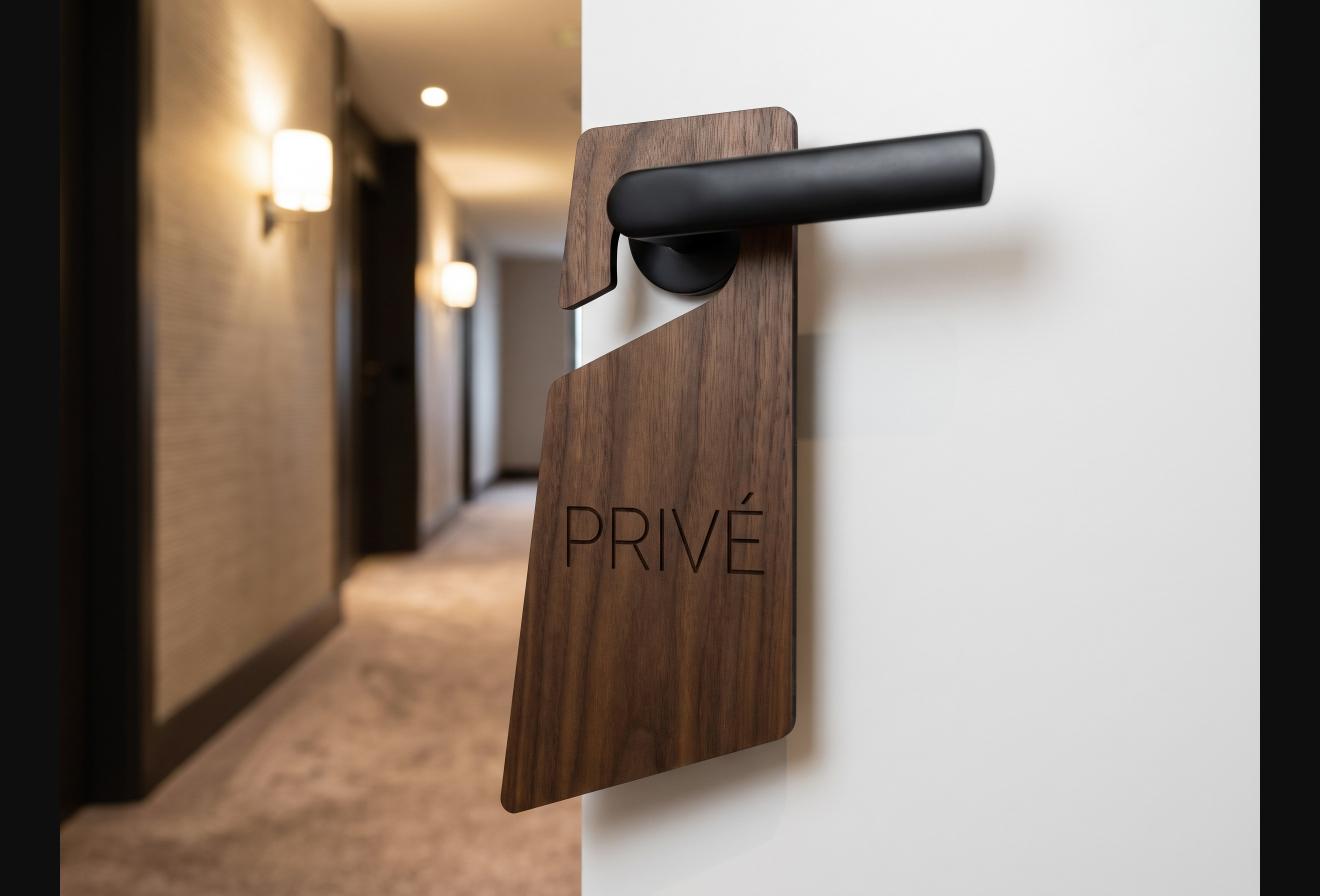Pancarte de porte réversible « Ne pas déranger / Merci de faire la chambre »