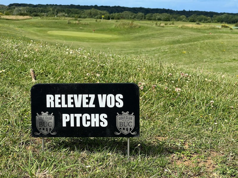 Panneau de parcours « Relevez vos pitchs » gravé au laser pour le Golf Club de Buc